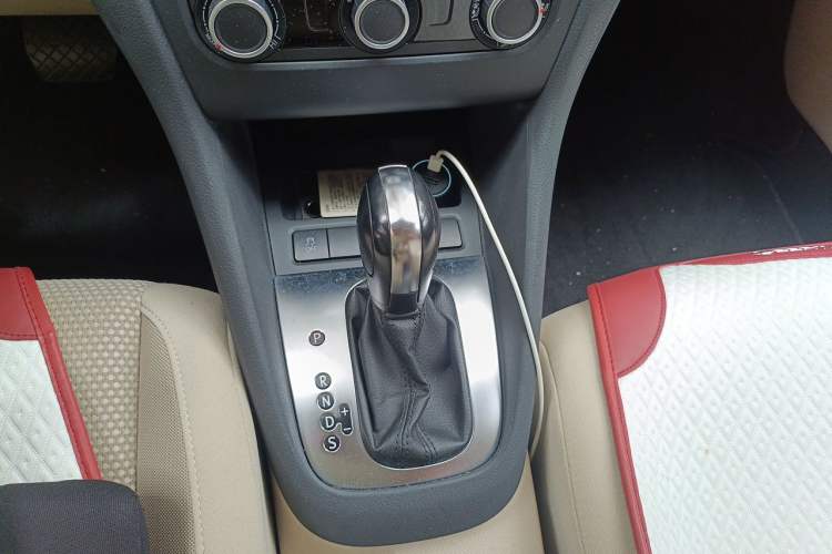 Used Volkswagen Golf 2012 1.6L Automatic Comfort Model Gear Lever