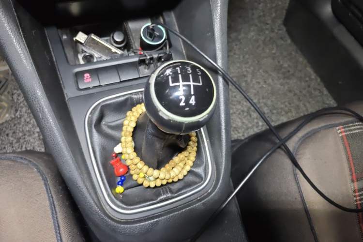 Used Volkswagen Golf 2012 1.6 Manual Comfort Edition Gear Lever