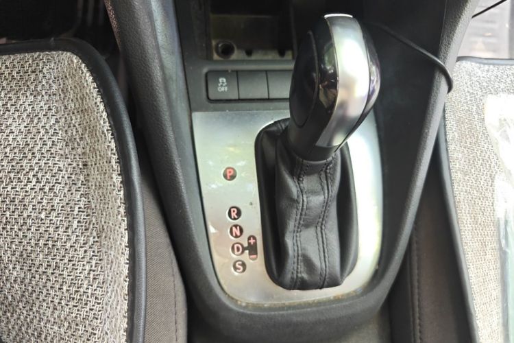 Used Volkswagen Golf 2012 1.6L Automatic Fashion Model Gear Lever