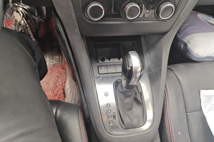 Used Volkswagen Golf 2012 1.6L Automatic Comfort Model Gear Lever