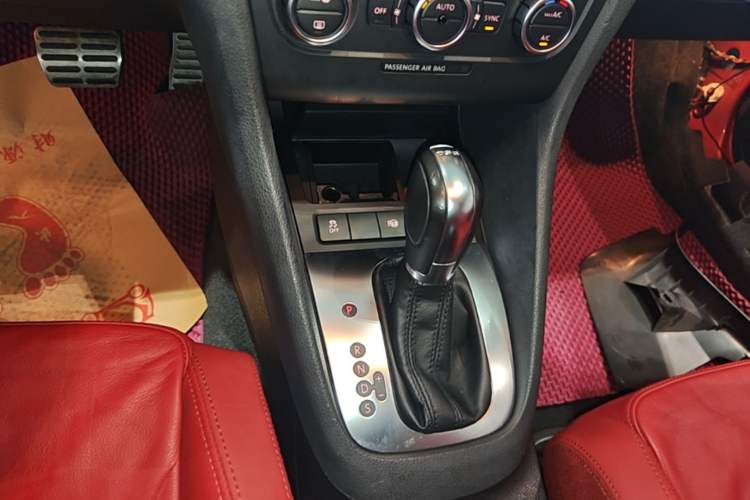 Used Volkswagen Golf 2012 1.4TSI Luxury Convertible Edition Gear Lever