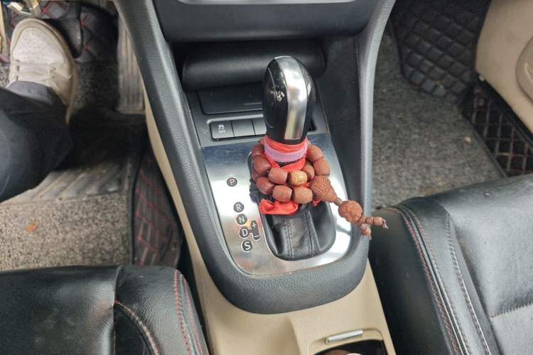 Used Volkswagen Golf 2012 1.6L Automatic Comfort Model Gear Lever