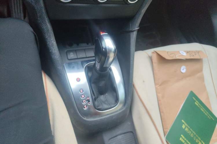 Used Volkswagen Golf 2012 1.6L Automatic Comfort Model Gear Lever