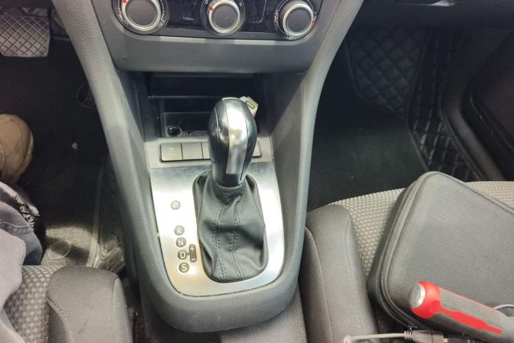Used Volkswagen Golf 2012 1.6L Automatic Comfort Model Gear Lever
