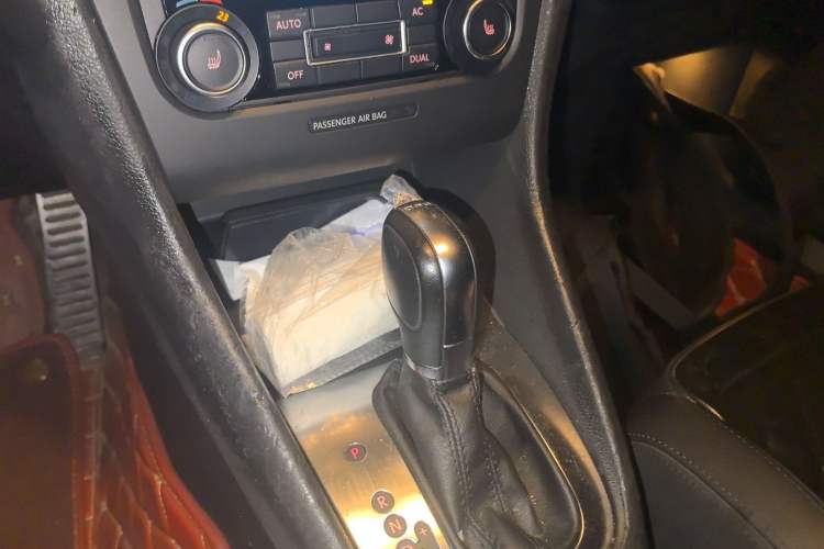 Used Volkswagen Golf 2012 1.4TSI Comfort Convertible Edition Gear Lever