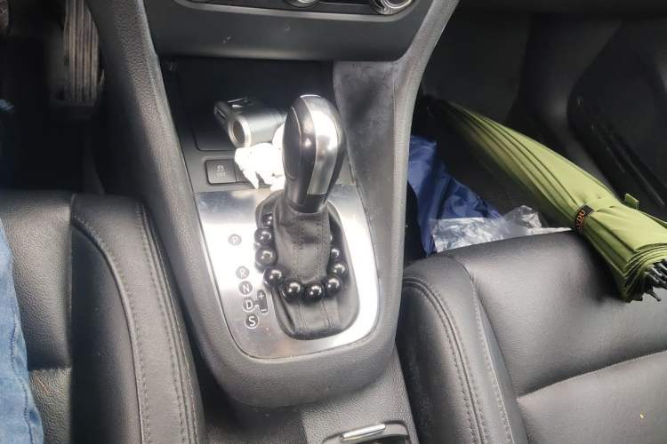Used Volkswagen Golf 2012 1.6L Automatic Comfort Model Gear Lever