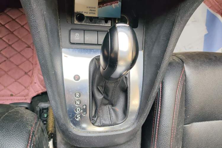 Used Volkswagen Golf 2012 1.6L Automatic Comfort Model Gear Lever