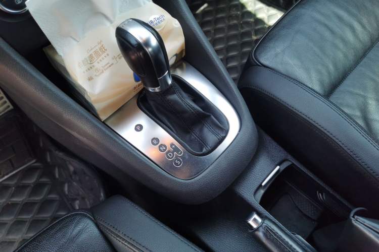 Used Volkswagen Golf 2012 1.4TSI Comfort Convertible Edition Gear Lever