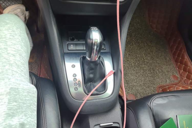 Used Volkswagen Golf 2012 1.4TSI Automatic Luxury Edition Gear Lever