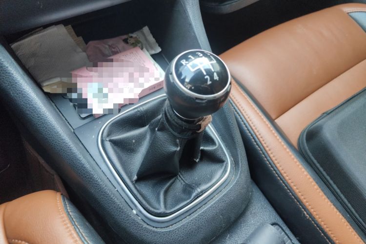 Used Volkswagen Golf 2012 1.6 Manual Comfort Edition Gear Lever