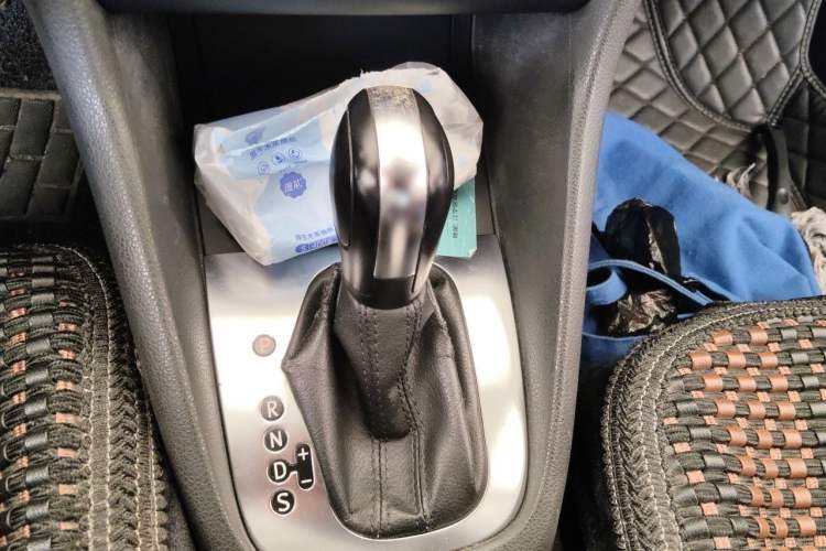 Used Volkswagen Golf 2012 1.6L Automatic Comfort Model Gear Lever