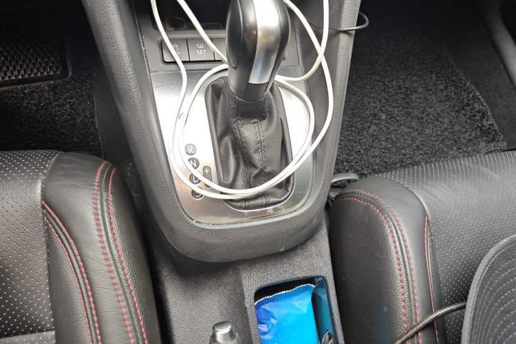 Used Volkswagen Golf 2012 1.6L Automatic Comfort Model Gear Lever