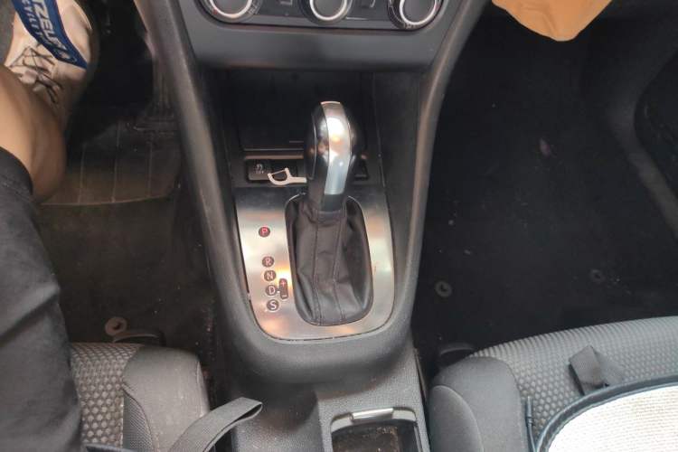 Used Volkswagen Golf 2012 1.6L Automatic Comfort Model Gear Lever