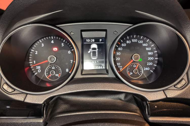 Used Volkswagen Golf 2012 1.4TSI Luxury Convertible Edition Instrument Cluster