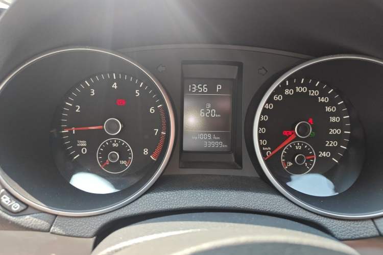 Used Volkswagen Golf 2012 1.6L Automatic Fashion Model Instrument Cluster
