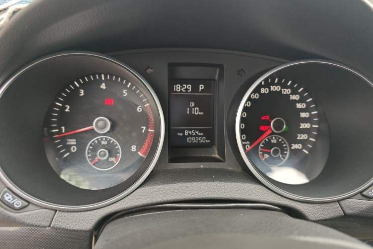 Used Volkswagen Golf 2012 1.6L Automatic Comfort Model Instrument Cluster