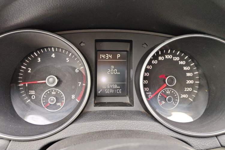 Used Volkswagen Golf 2012 1.6L Automatic Fashion Model Instrument Cluster