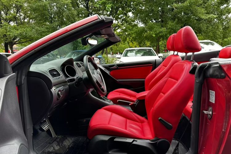 Used Volkswagen Golf 2012 1.4TSI Luxury Convertible Edition Interior 1
