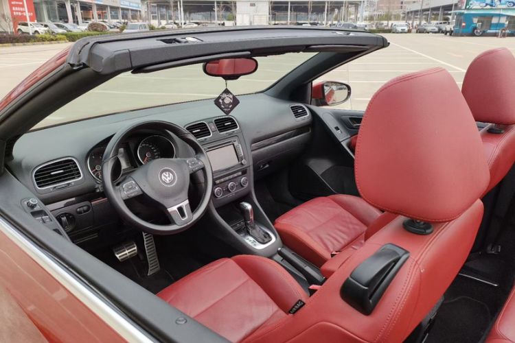 Used Volkswagen Golf 2012 1.4TSI Luxury Convertible Edition Interior 2