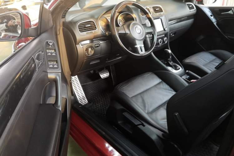 Used Volkswagen Golf 2012 1.4TSI Comfort Convertible Edition Interior 2