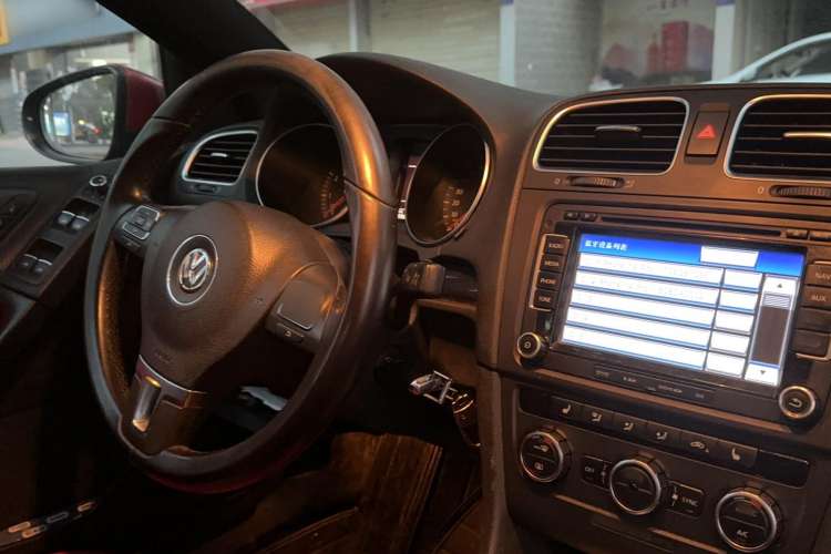 Used Volkswagen Golf 2012 1.4TSI Luxury Convertible Edition Interior 3