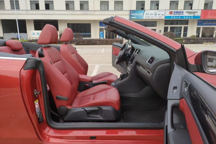 Used Volkswagen Golf 2012 1.4TSI Luxury Convertible Edition Interior 3