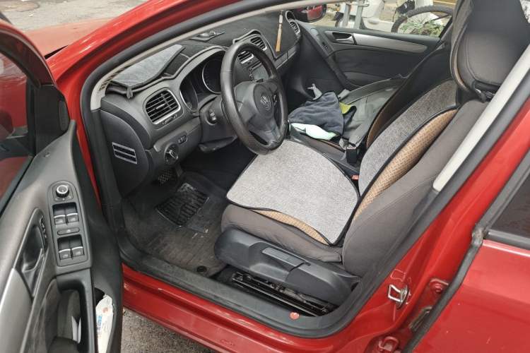 Used Volkswagen Golf 2012 1.6L Automatic Fashion Model Left Front Seat