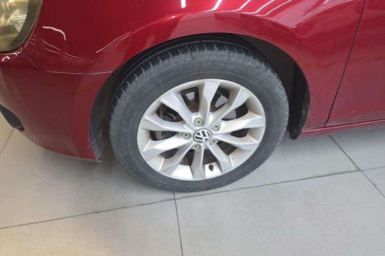 Used Volkswagen Golf 2012 1.6L Automatic Comfort Model Left Front Wheel Hub
