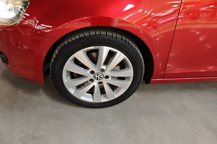 Used Volkswagen Golf 2012 1.4TSI Luxury Convertible Edition Left Front Wheel Hub