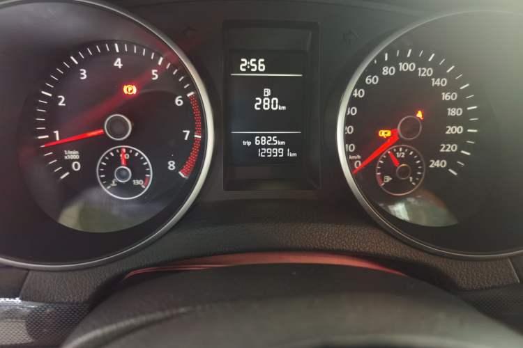 Used Volkswagen Golf 2012 1.6 Manual Comfort Edition Odometer Close Up