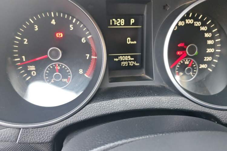 Used Volkswagen Golf 2012 1.6L Automatic Comfort Model Odometer Close Up