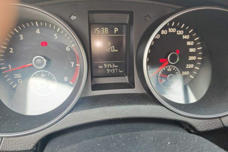 Used Volkswagen Golf 2012 1.4 TSI Automatic Comfort Edition Odometer Close Up