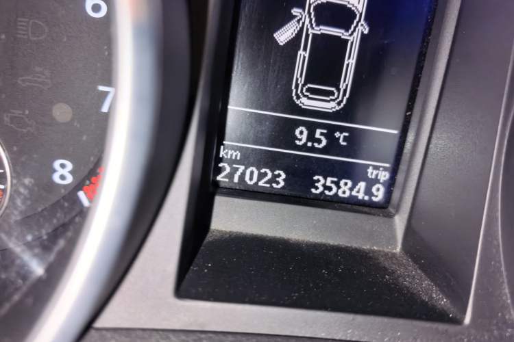 Used Volkswagen Golf 2012 1.4TSI Luxury Convertible Edition Odometer Close Up