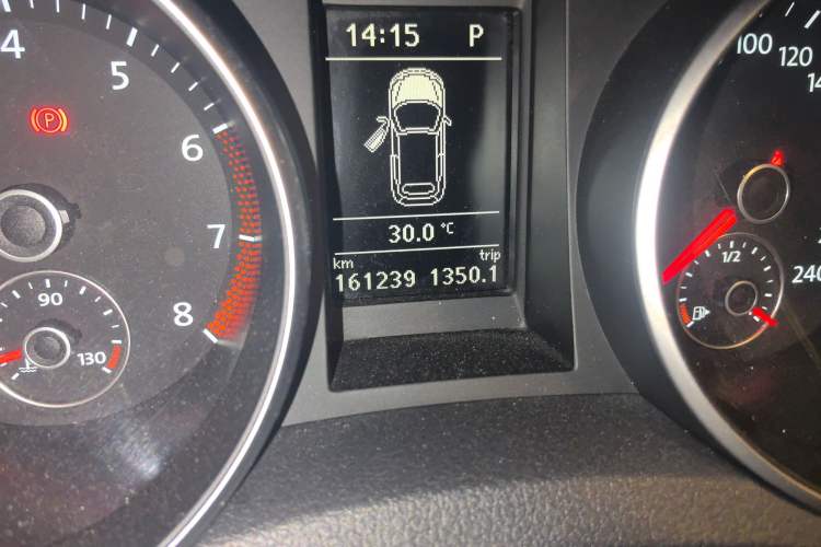 Used Volkswagen Golf 2012 1.4TSI Comfort Convertible Edition Odometer Close Up