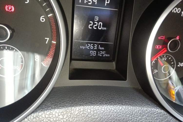Used Volkswagen Golf 2012 1.4 TSI Automatic Comfort Edition Odometer Close Up
