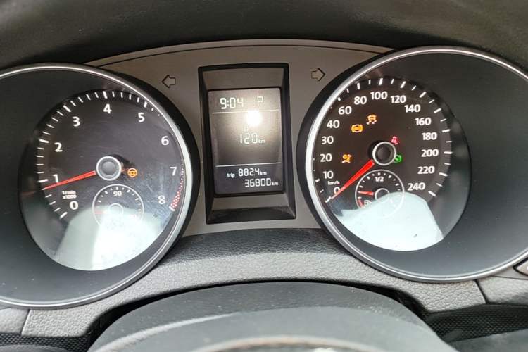 Used Volkswagen Golf 2012 1.6L Automatic Comfort Model Odometer Close Up