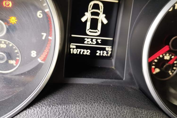 Used Volkswagen Golf 2012 1.4TSI Automatic Luxury Edition Odometer Close Up