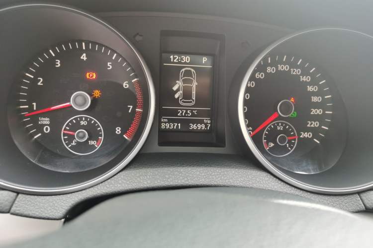 Used Volkswagen Golf 2012 1.4TSI Automatic Luxury Edition Odometer Close Up
