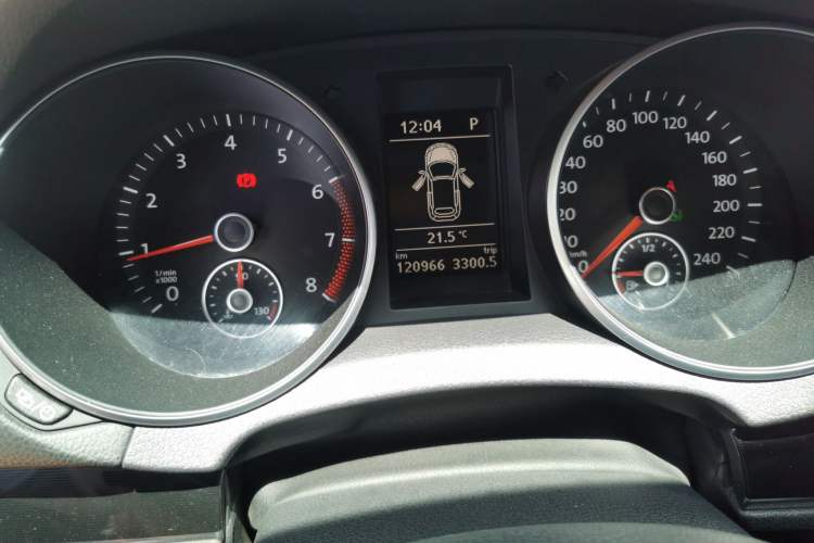 Used Volkswagen Golf 2012 1.4TSI Comfort Convertible Edition Odometer Close Up