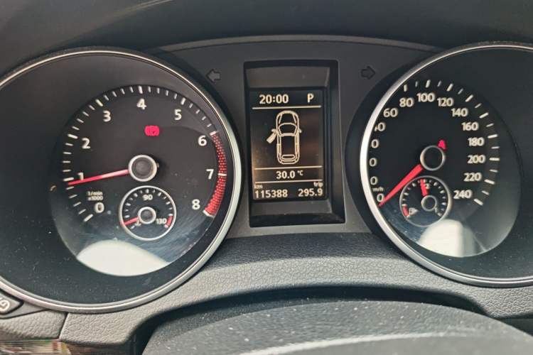 Used Volkswagen Golf 2012 1.4TSI Luxury Convertible Edition Odometer Close Up
