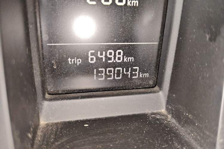Used Volkswagen Golf 2012 1.6L Automatic Fashion Model Odometer Close Up