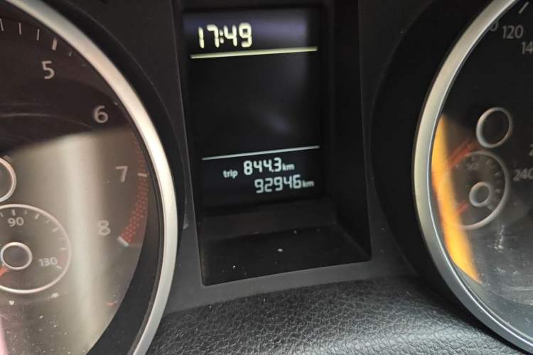 Used Volkswagen Golf 2012 1.6 Manual Comfort Edition Odometer Close Up