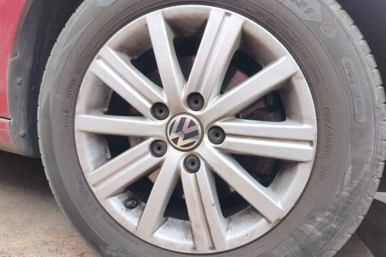 Used Volkswagen Golf 2012 1.6 Manual Fashion Edition Right Front Wheel Hub