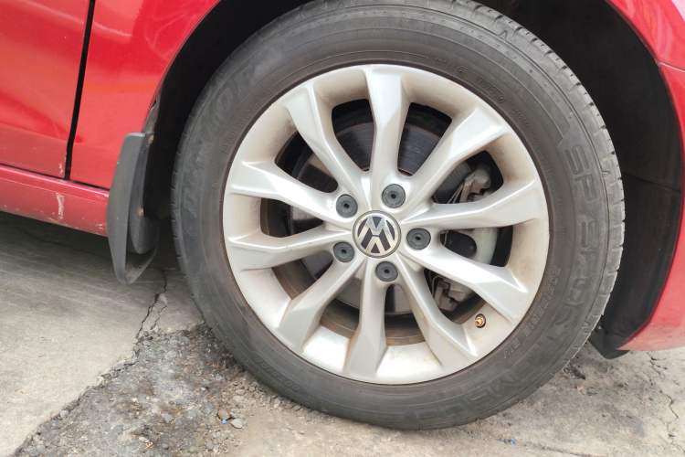 Used Volkswagen Golf 2012 1.4 TSI Automatic Comfort Edition Right Front Wheel Hub