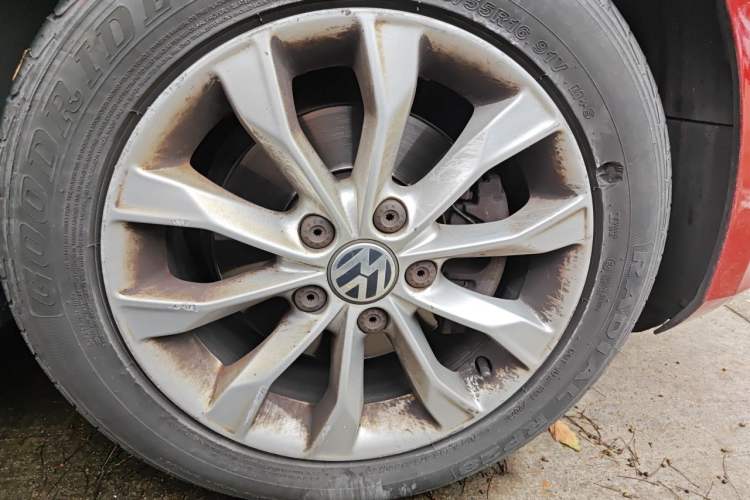 Used Volkswagen Golf 2012 1.4 TSI Automatic Comfort Edition Right Front Wheel Hub