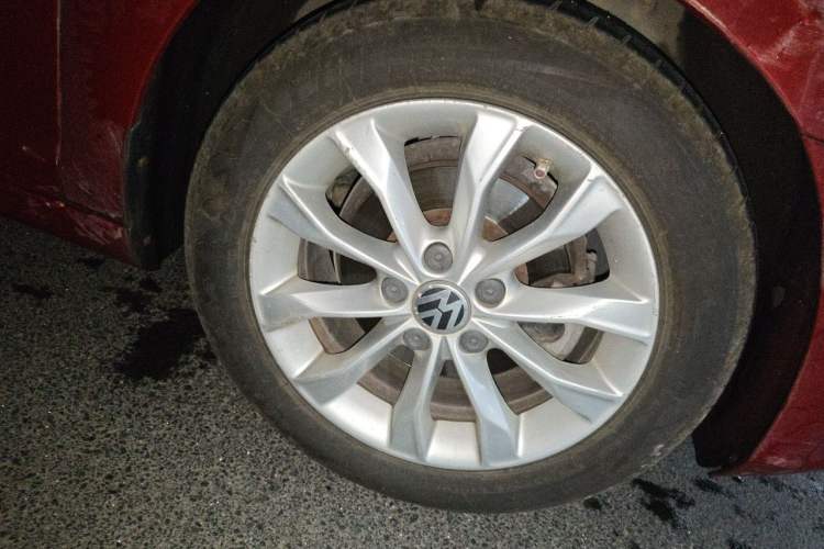 Used Volkswagen Golf 2012 1.6 Manual Comfort Edition Right Front Wheel Hub
