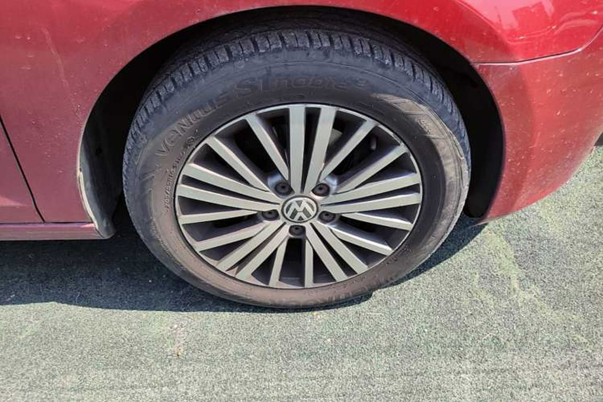 Used Volkswagen Golf 2012 1.4TSI Automatic Luxury Edition Right Front Wheel Hub