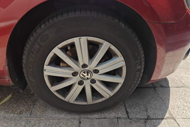 Used Volkswagen Golf 2012 1.6L Automatic Fashion Model Right Front Wheel Hub