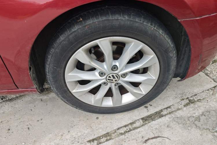 Used Volkswagen Golf 2012 1.6L Automatic Comfort Model Right Front Wheel Hub