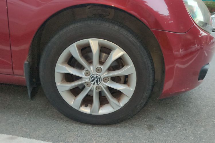 Used Volkswagen Golf 2012 1.6L Automatic Comfort Model Right Front Wheel Hub